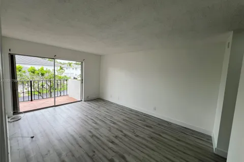 8000 SW 81st Dr # 202, Miami FL 33143