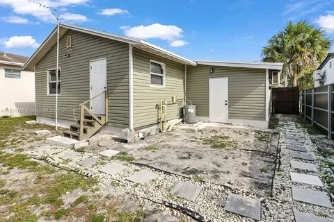 3633 SW 12th Ct, Fort Lauderdale FL 33312