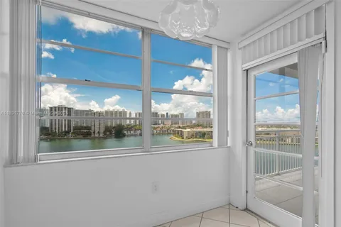 18081 Biscayne Blvd # 1205, Aventura FL 33160