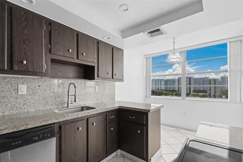 18081 Biscayne Blvd # 1205, Aventura FL 33160