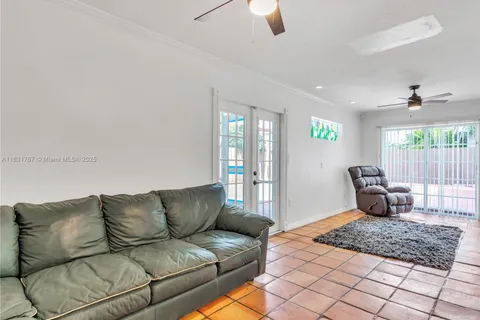 10015 SW 85th Ter, Miami FL 33173
