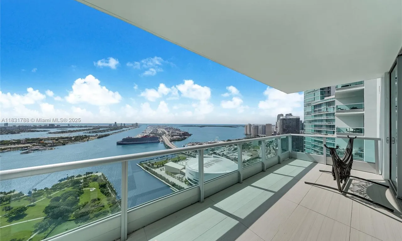900 Biscayne Blvd # 5004, Miami FL 33132