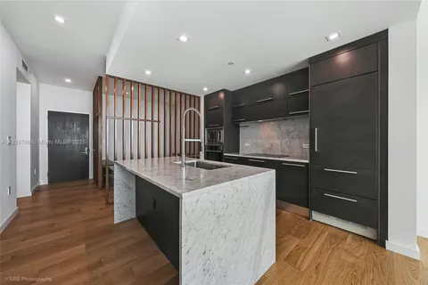 900 Biscayne Blvd # 5004, Miami FL 33132