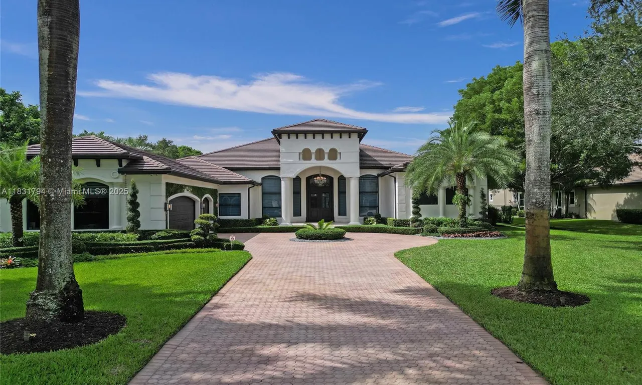 11056 Blackhawk Blvd, Davie FL 33328