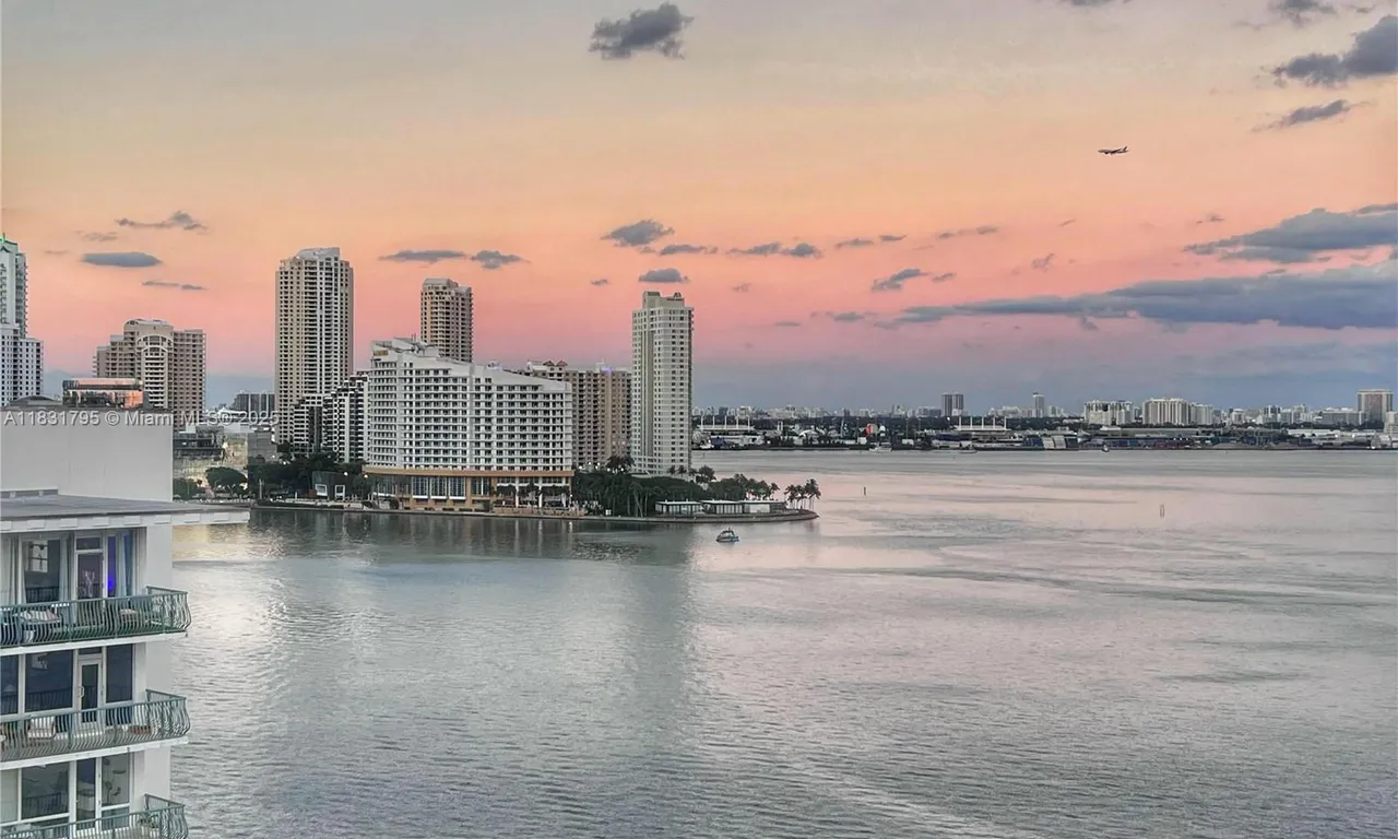 1420 Brickell Bay Dr, Miami FL 33131