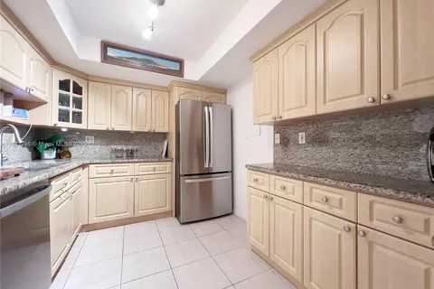 1420 Brickell Bay Dr, Miami FL 33131