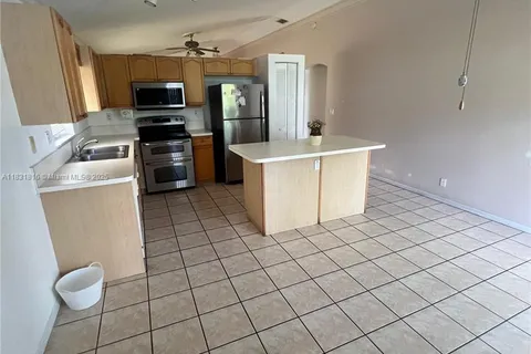 5618 Kingsmill Ct, Lake Worth FL 33463
