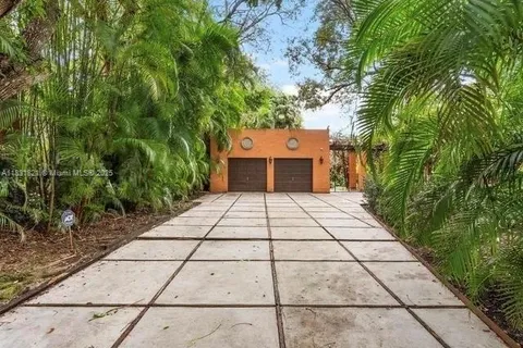 1006 S Greenway Dr, Coral Gables FL 33134