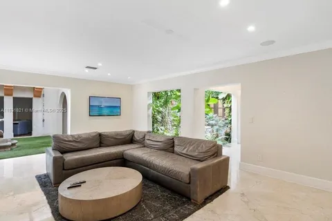 1006 S Greenway Dr, Coral Gables FL 33134