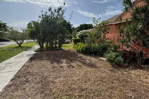 6410 SW 39th St # 6410, Miami FL 33155