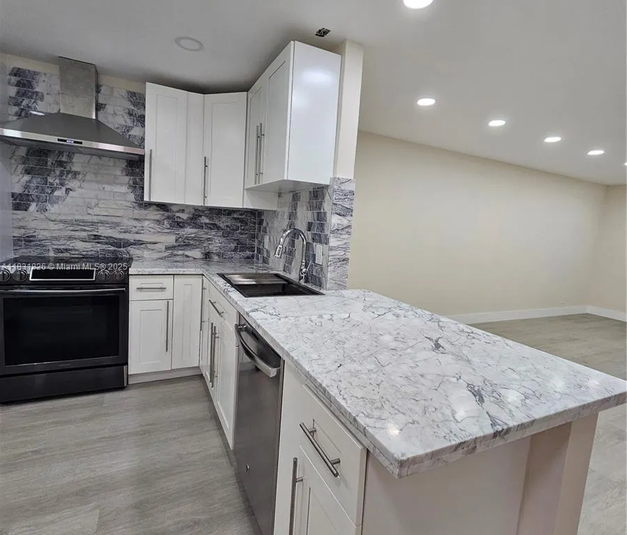 409 Bennington Ln, Lake Worth FL 33467