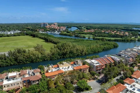 6206 Paradise Point Dr, Palmetto Bay FL 33157