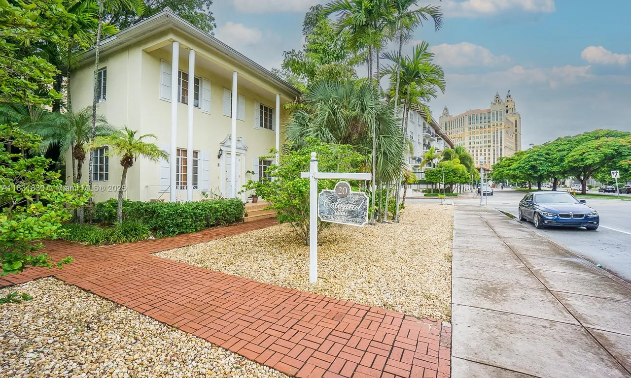 20 Alhambra Cir # 10, Coral Gables FL 33134