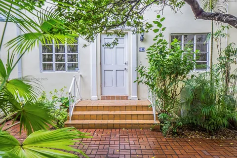 20 Alhambra Cir # 10, Coral Gables FL 33134