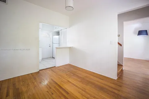 20 Alhambra Cir # 10, Coral Gables FL 33134