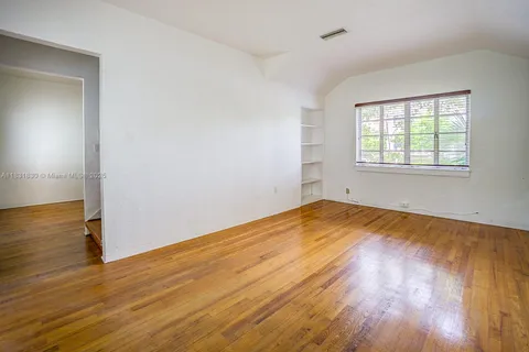 20 Alhambra Cir # 10, Coral Gables FL 33134