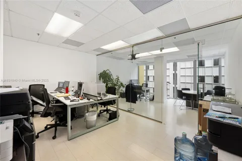 150 SE 2nd Ave # 1005, Miami FL 33131