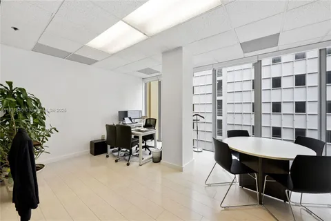 150 SE 2nd Ave # 1005, Miami FL 33131