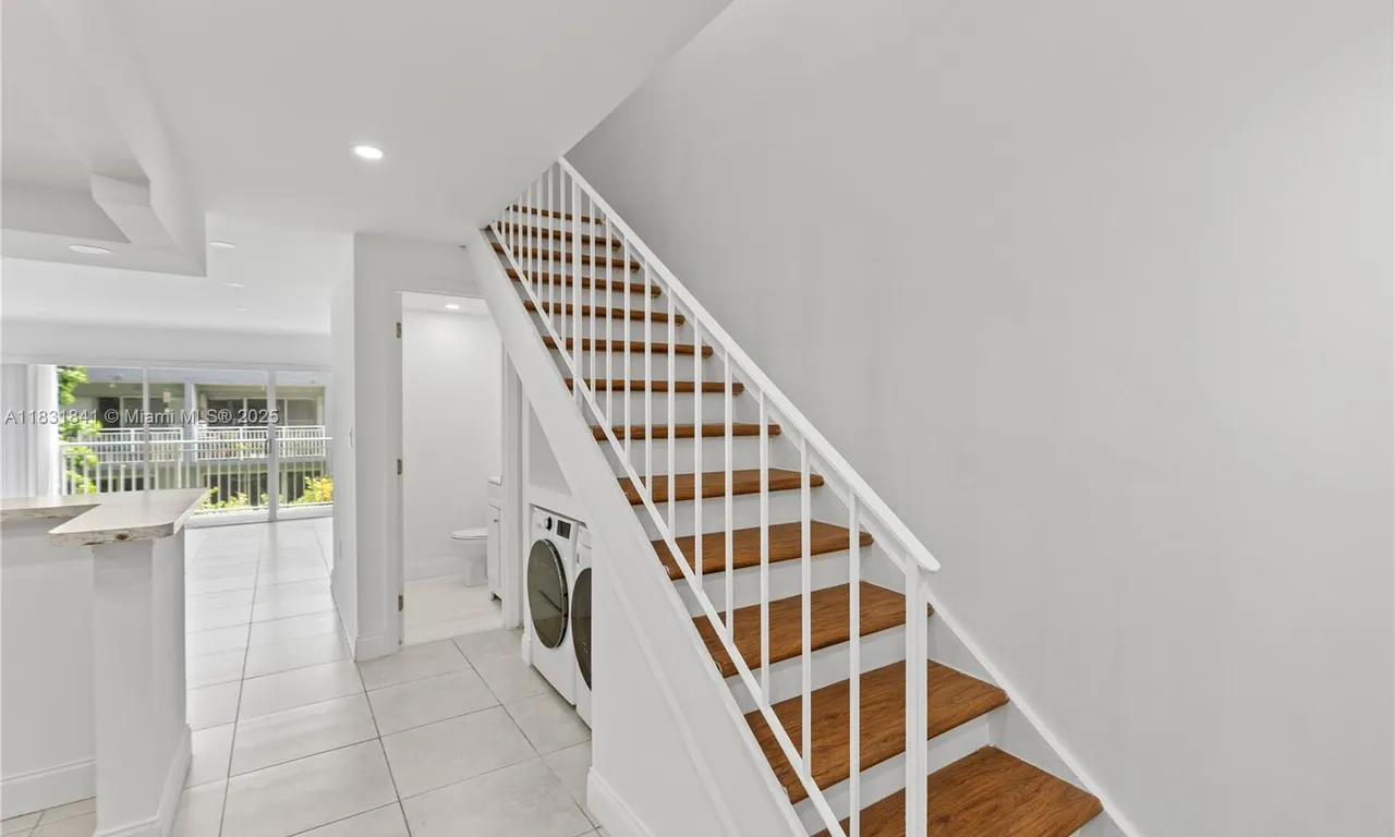 9373 Fontainebleau Blvd # K206, Miami FL 33172
