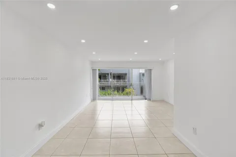 9373 Fontainebleau Blvd # K206, Miami FL 33172