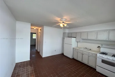 524 Washington Ave # 311, Miami Beach FL 33139