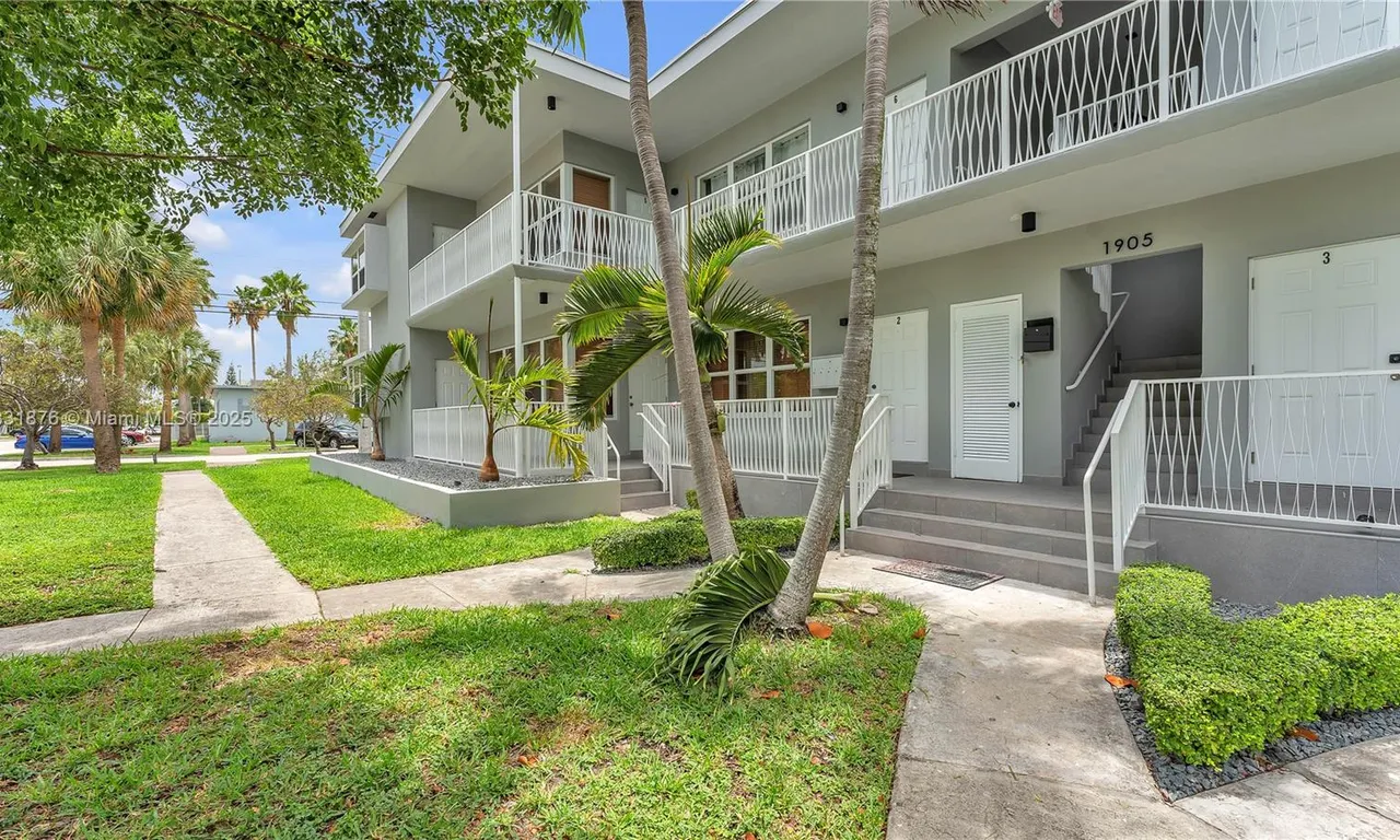 1905 Calais Dr # 6, Miami Beach FL 33141