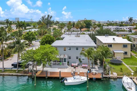 1905 Calais Dr # 6, Miami Beach FL 33141