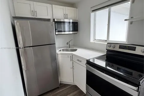685 SW 7th Ter # 2, Dania Beach FL 33004