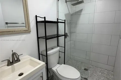 685 SW 7th Ter # 2, Dania Beach FL 33004