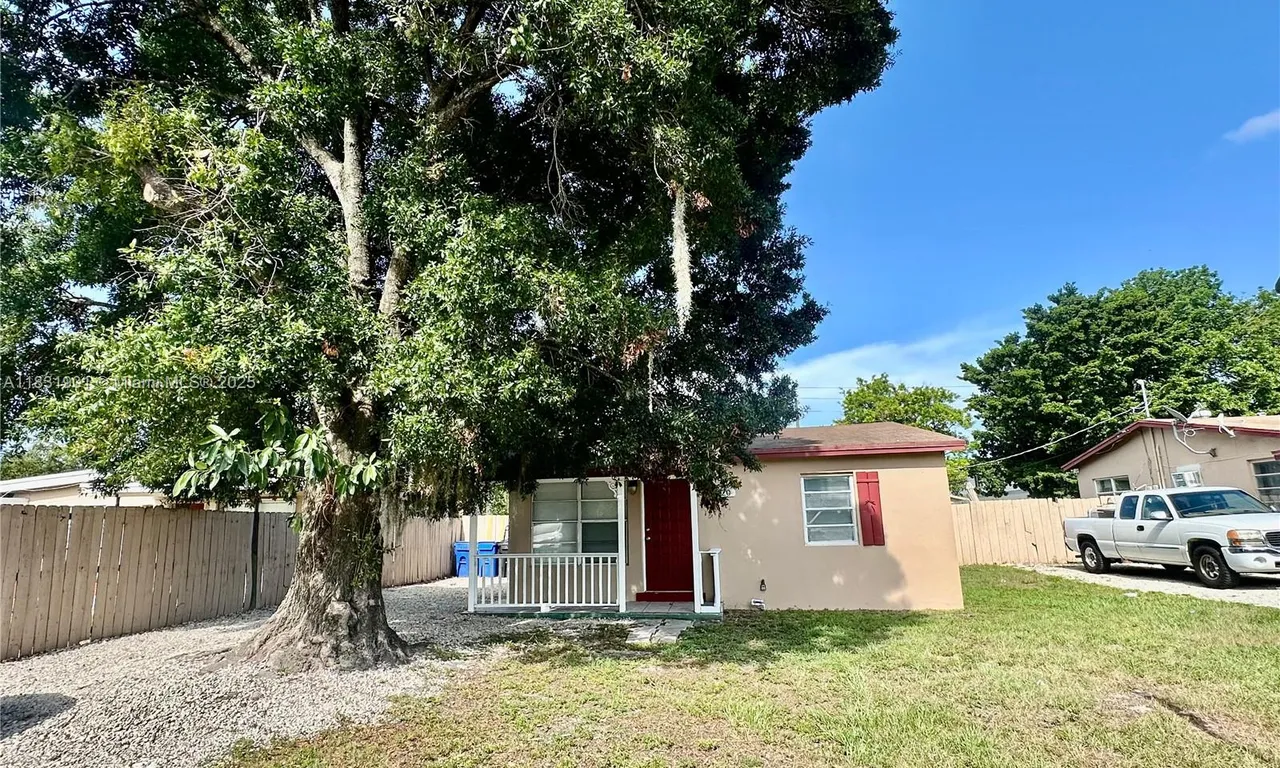 820 NW 4th Ave, Fort Lauderdale FL 33311