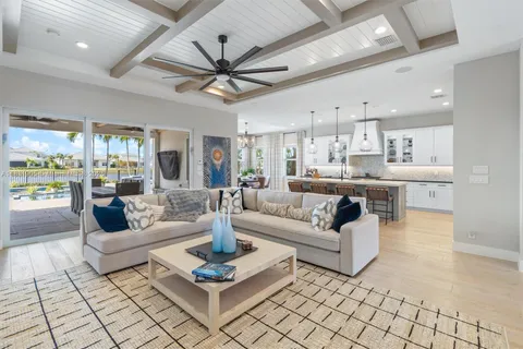 9369 Crestview Cir, Palm Beach Gardens FL 33412