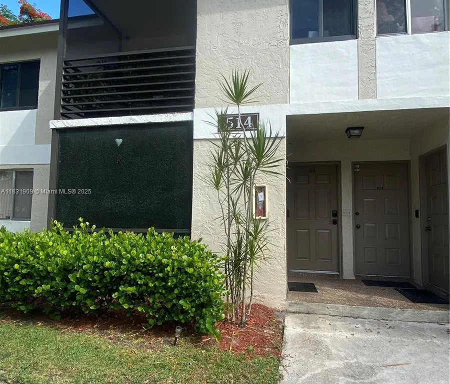 514 Gardens Dr # 101, Pompano Beach FL 33069