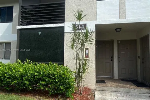 514 Gardens Dr # 101, Pompano Beach FL 33069