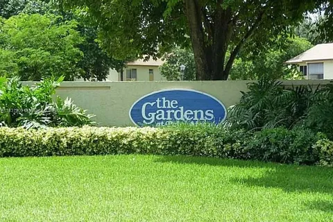 514 Gardens Dr # 101, Pompano Beach FL 33069