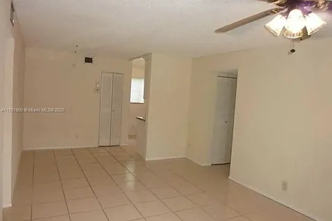 514 Gardens Dr # 101, Pompano Beach FL 33069