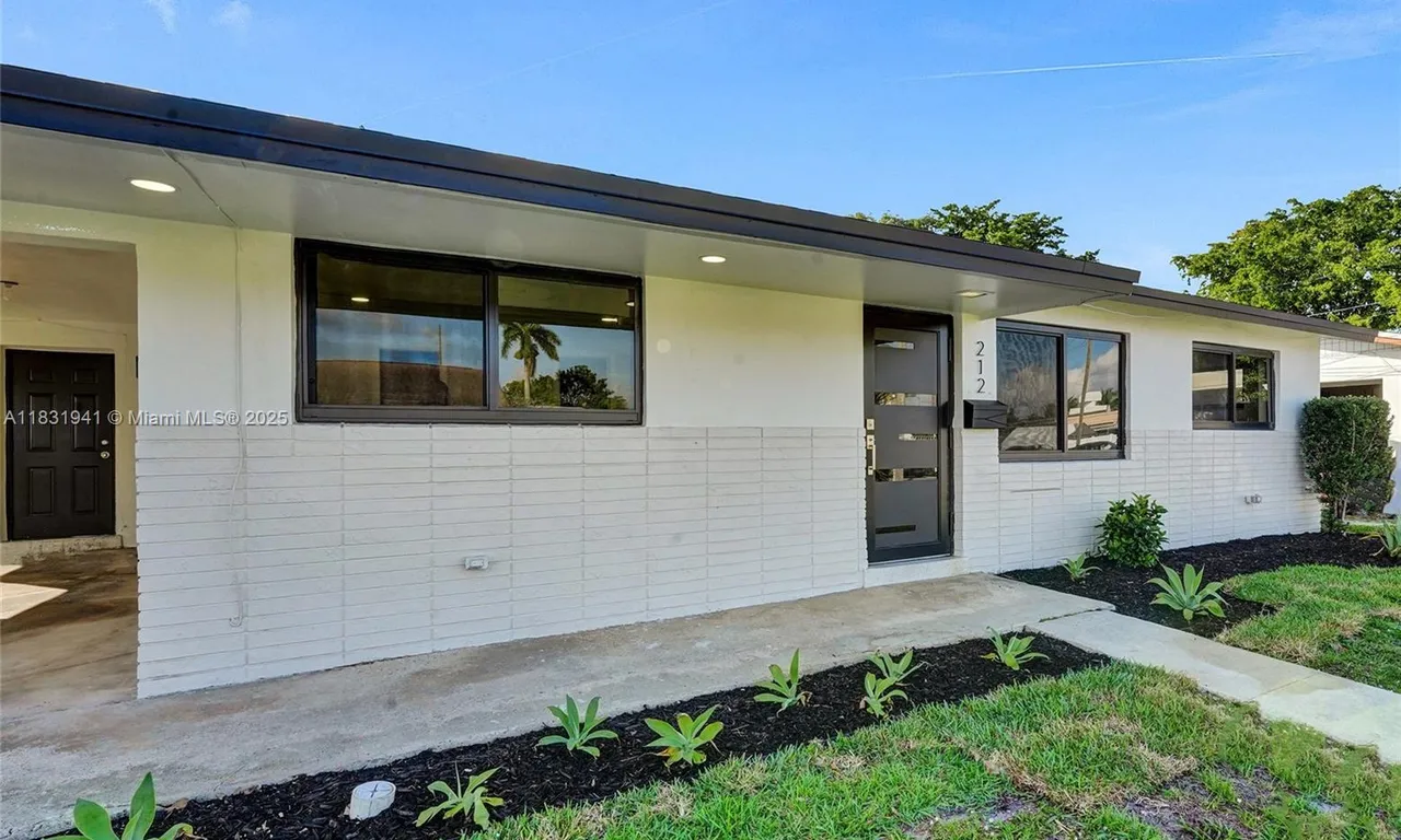 212 SW 11th Ave, Dania Beach FL 33004