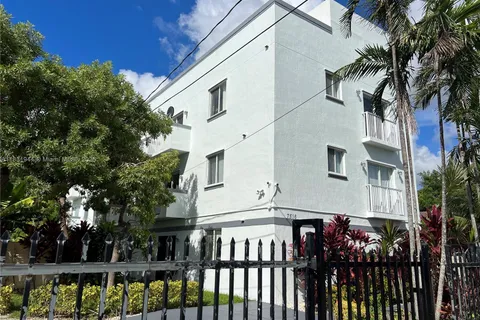 7516 NE 1st Ave # 303, Miami FL 33138