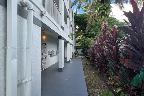 7516 NE 1st Ave # 303, Miami FL 33138