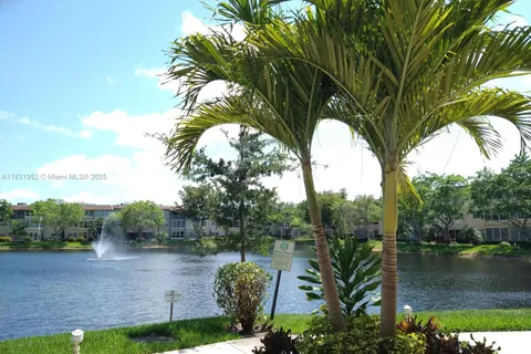 5102 NW 36th St # 406, Lauderdale Lakes FL 33319