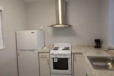 5102 NW 36th St # 406, Lauderdale Lakes FL 33319