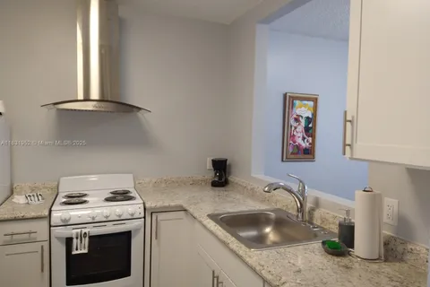 5102 NW 36th St # 406, Lauderdale Lakes FL 33319