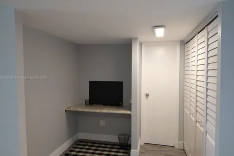 5102 NW 36th St # 406, Lauderdale Lakes FL 33319