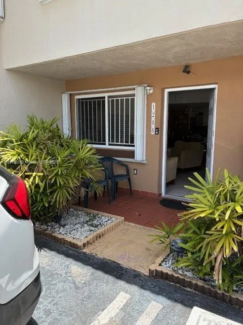 311 NW 82nd Ave # 1208, Miami FL 33126
