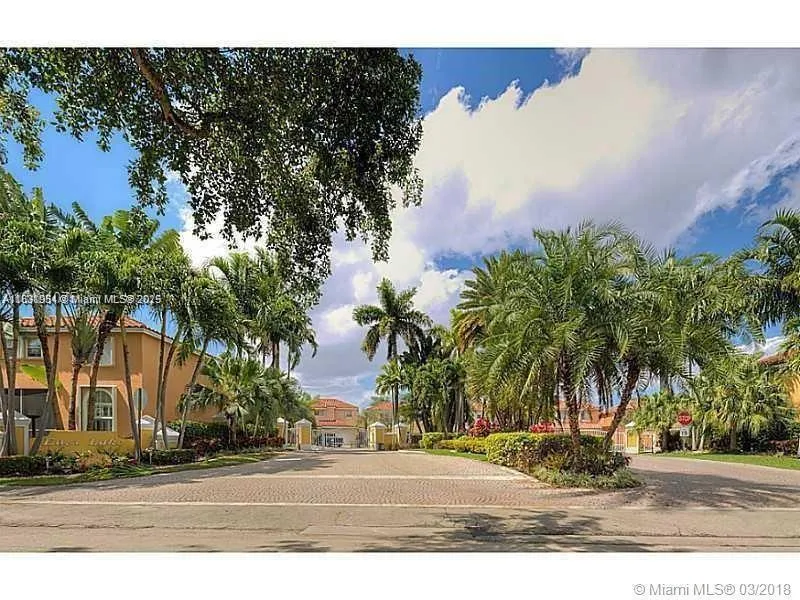 1734 Royal Palm Way, Hollywood FL 33020