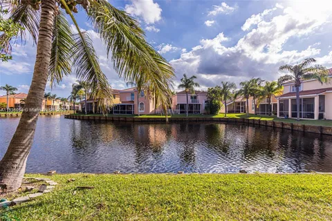 1734 Royal Palm Way, Hollywood FL 33020
