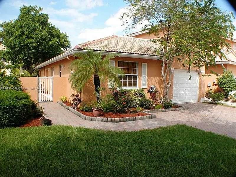 9151 NW 40th St, Sunrise FL 33351