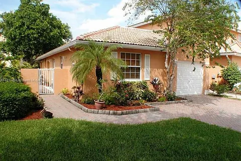 9151 NW 40th St, Sunrise FL 33351