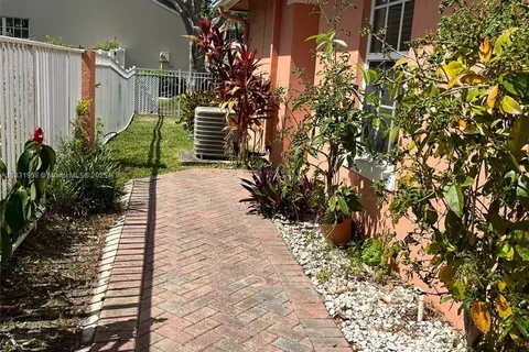 9151 NW 40th St, Sunrise FL 33351