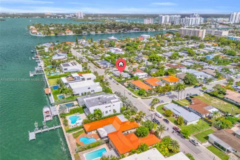 1601 S Treasure Dr, North Bay Village FL 33141
