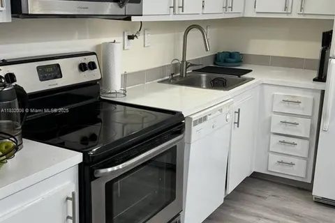 3731 Country Club # 921, Aventura FL 33180